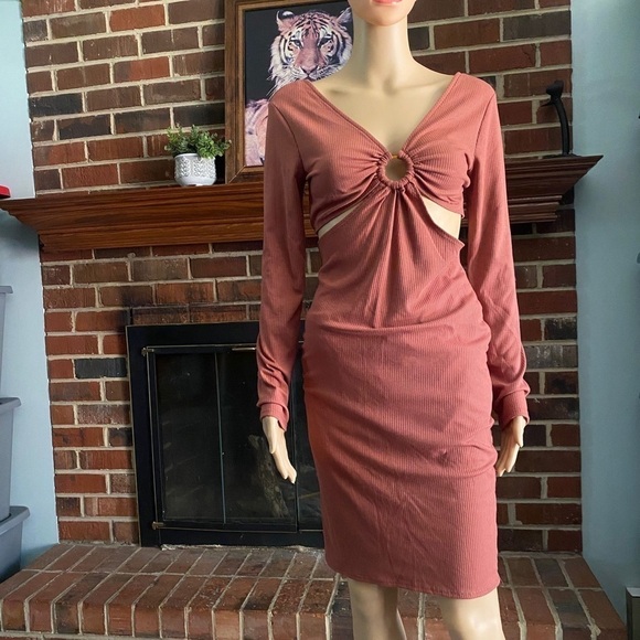 Women’s Lush V-Neck O-Ring Cutout Midi Dress Mahogany Size M new without tag - Picture 11 of 16
